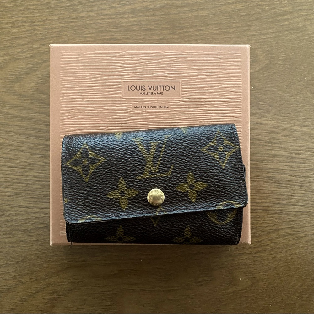 Louis Vuitton 6 Key Holder - Preloved & authentic